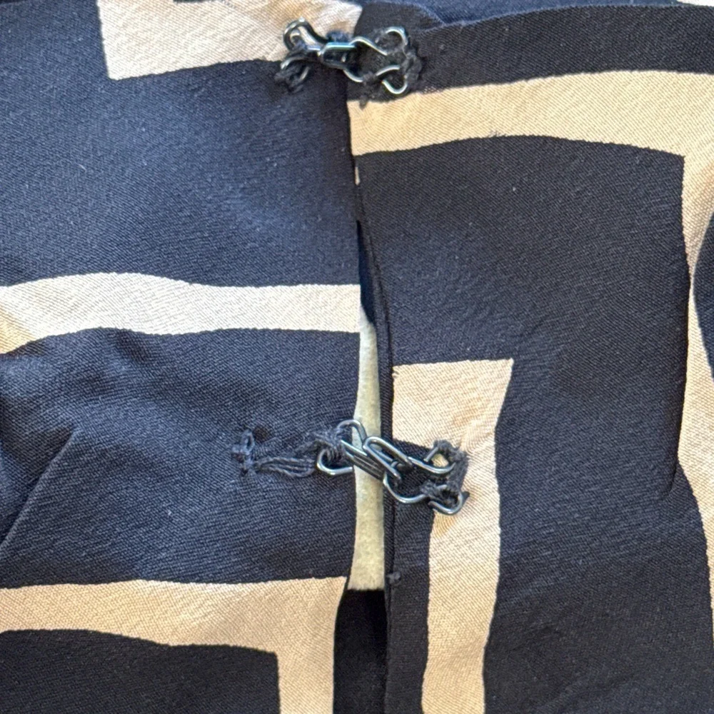 Chevron Patterned 100% Silk Black and Cream Midi Dress - Picture 6 of 10